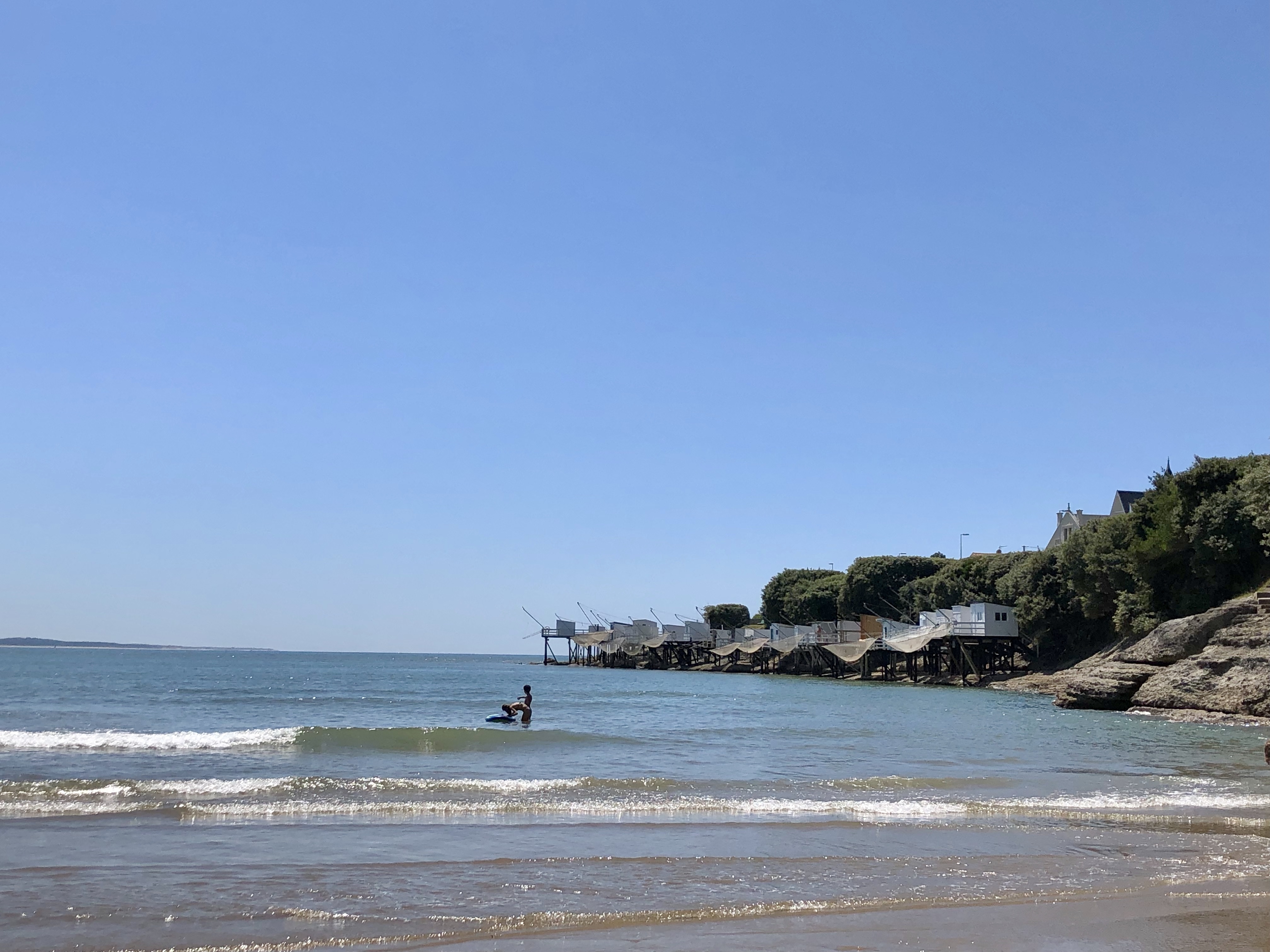 pêcherie et plage.JPG